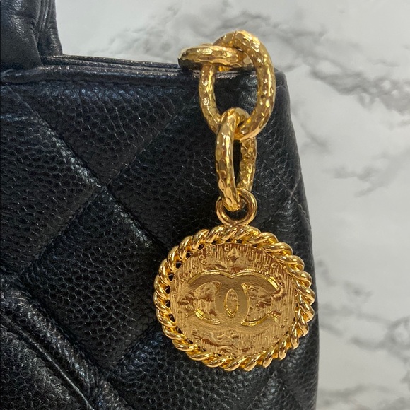 Chanel Black Quilted Caviar leather Medallion Tote - Picture 4 of 9